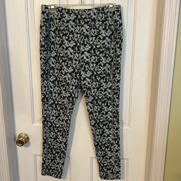 T by Talbots athletic wear. Pullover long sleeve top and leggings. Size XL-LP. - Picture 8 of 16
